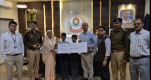 दुख की घड़ी में ढाल बने एसपी विजय कुमार पाण्डेय, दिवंगत आरक्षक के परिवार को दिलाया आर्थिक सुरक्षा