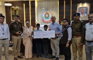 दुख की घड़ी में ढाल बने एसपी विजय कुमार पाण्डेय, दिवंगत आरक्षक के परिवार को दिलाया आर्थिक सुरक्षा