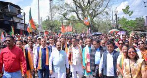 असम के धेमाजी में भाजपा प्रत्याशियों के नामांकन रैली में हजारों की भीड़ के साथ शामिल हुए उप मुख्यमंत्री अरुण साव