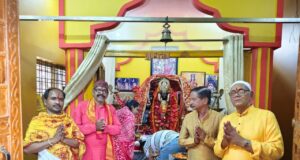 मां कामाख्या देवी मंदिर में उमड़ी श्रद्धालुओं की भीड़ बड़ी संख्या में कन्या भोज कराया गया,,,,पढ़े पूरी खबर।