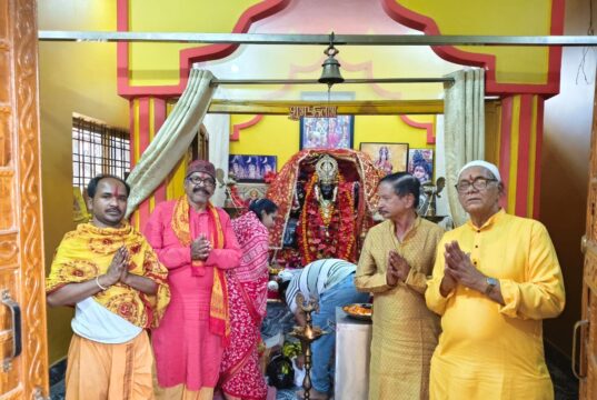 मां कामाख्या देवी मंदिर में उमड़ी श्रद्धालुओं की भीड़ बड़ी संख्या में कन्या भोज कराया गया,,,,पढ़े पूरी खबर।