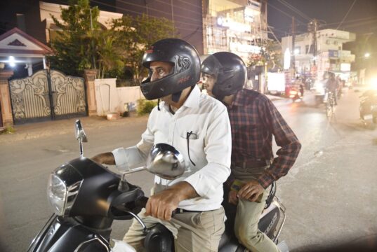 छत्तीसगढ़ में पीछे बैठने वालों के लिए भी हेलमेट अनिवार्य, कड़े प्रवर्तन के निर्देश