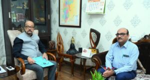 ’राज्यपाल श्री रमेन डेका से मुख्य सचिव ने सौजन्य भेंट की’
