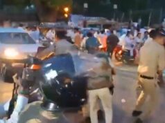 NEET पर आंदोलन कम, रीलों का ऑडिशन ज्यादा! सांसद आवास घेरने पहुंचे कार्यकर्ताओं में कैमरे के सामने आने की होड़