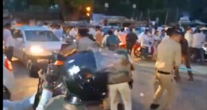 NEET पर आंदोलन कम, रीलों का ऑडिशन ज्यादा! सांसद आवास घेरने पहुंचे कार्यकर्ताओं में कैमरे के सामने आने की होड़