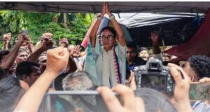 एके एंटनी के ब्लूप्रिंट पर चल रहीं सोनिया गांधी, ममता को विलय के ऑफर में छिपा है कांग्रेस का भविष्य