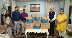 स्वेच्छानुदान मद से सुदूर वनांचल स्थित स्वामी आत्मानंद स्कूल, मांझीगुडा को 10 कंप्यूटर प्रदत्त