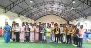 छू लो आसमान के सफल विद्यार्थियों का वन मंत्री श्री केदार कश्यप ने किया सम्मान