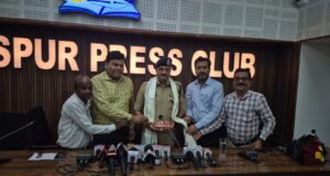 सिर्फ़ वर्दी नहीं, जनता का विश्वास पुलिस की सबसे बड़ी ताकत है”‘हमर पहुना’ में एसएसपी रजनेश सिंह ने साझा किए जीवन के संघर्ष, पुलिसिंग का अनुभव और बिलासपुर के लिए विजन