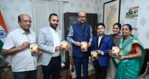 राज्यपाल श्री डेका ने 12 वर्षीय छात्र मास्टर दिव्यांश की पुस्तक ‘थॉट्स अबाउट गॉड‘ का किया विमोचन