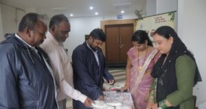 धान-चावल से सजी राखियां बनीं आकर्षण का केंद्र, प्रसन्न समूह की दीदियों ने हुनर से रची आत्मनिर्भरता की नई कहानी