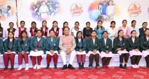 NEET में एकलव्य विद्यालय भैरमगढ़ के तीन विद्यार्थियों ने लहराया सफलता का परचम