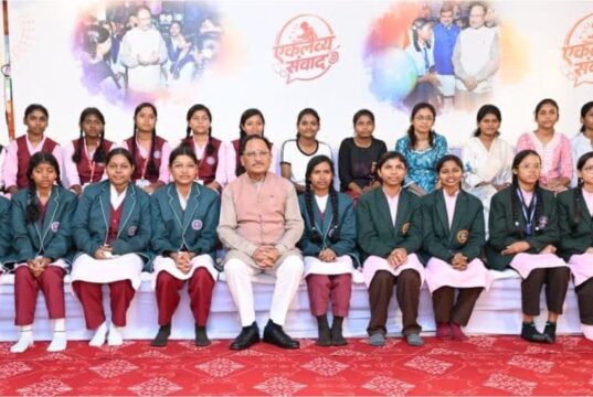 NEET में एकलव्य विद्यालय भैरमगढ़ के तीन विद्यार्थियों ने लहराया सफलता का परचम