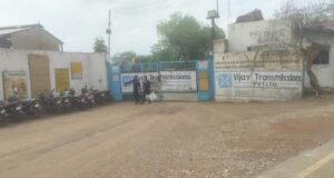 विजय ट्रांसमिशन में हादसा, युवक की मौत गर्भवती पत्नी का रो-रोकर बुरा हाल, ग्रामीणों का फूटा आक्रोश