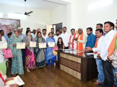 उप मुख्यमंत्री श्री विजय शर्मा ने कवर्धा के हितग्राहियों को सौंपे पीएम आवास योजना शहरी 2.0 के स्वीकृति जरूरतमंदों के अपने पक्के घर का सपना हो रहा साकार, कवर्धा के 25 हितग्राहियों को मिला पीएम आवास