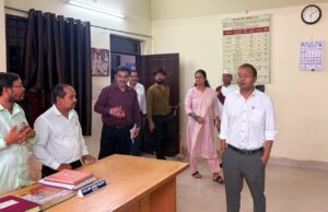 नवपदस्थ कलेक्टर ने जिला कलेक्टोरेट में विभिन्न कार्यालयों का किया औचक निरीक्षण योजनाओं के प्रभावी क्रियान्वयन और आमजनों को त्वरित लाभ दिलाने दिए निर्देश