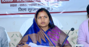 मंत्री श्रीमती लक्ष्मी राजवाड़े ने सूरजपुर और भैयाथान में विकासखंड स्तरीय समीक्षा बैठकों में योजनाओं की प्रगति की समीक्षा की