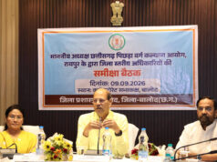 पूरी पारदर्शिता के साथ हितग्राहियों को दिलाएं लाभ: आर.एस. विश्वकर्मा