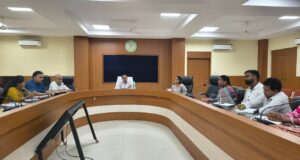 कलेक्टर अजीत वसंत ने जिले में संचालित एकलव्य, प्रयास एवं कस्तूरबा आवासीय विद्यालयों के प्राचार्यों एवं अधीक्षकों की ली बैठक