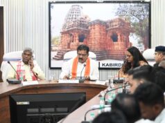 उप मुख्यमंत्री एवं कवर्धा विधायक विजय शर्मा ने ली गौ सेवकों एवं अधिकारियों की बैठक