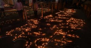 माता भद्रकाली मंदिर परिसर 11,101 दीयों की रोशनी से जगमगाया: प्रधानमंत्री के चिरायु, दीर्घायु, शतायु जीवन की हुई कामना