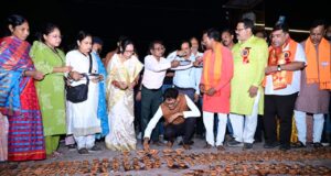 आशीर्वाद का दीया’ से जगमगाया रायगढ़, सिंदूर पार्क में 40 हजार से अधिक दीप प्रज्वलित