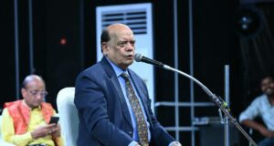 चक्रधर समारोह में पद्मश्री सुरेंद्र शर्मा ने हास्य-व्यंग्य से खूब गुदगुदाया