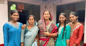 मंत्री लक्ष्मी राजवाड़े पहुंचीं ग्राम कुंजनगर, महिलाओं से किया आत्मीय संवाद