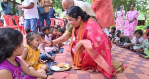 आंगन मिलन’ कार्यक्रम में शामिल हुईं केंद्रीय महिला एवं बाल विकास राज्यमंत्री सावित्री ठाकुर