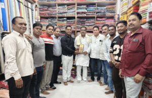 सोशल मीडिया प्रचारक कोमल देवांगन का जन्मदिन हर्षोल्लास के साथ मनाया गया समाजजनों ने केक काटकर दी बधाई, पत्रकारिता एवं सोशल मीडिया के क्षेत्र में किए जा रहे कार्यों की सराहना