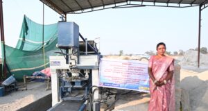 विशेष लेख : डस्टबिन में मिला एक फटा पन्ना, उसी ने दिखाई आत्मनिर्भरता की राह’’
