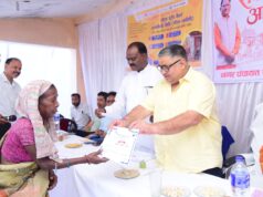 : सेवा संकल्प अभियान : सेवा का मान, स्वच्छताकर्मियों का सम्मान: पर्यटन एवं संस्कृति मंत्री राजेश अग्रवाल ने उपहार और प्रशस्ति पत्र देकर जताया आभार