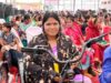 सेवा संकल्प अभियान: सेवा की कहानी : मोटराइज्ड ट्राइसाइकिल ने सफुरा बाई को दी आत्मनिर्भरता की नई राह, अब दूसरों के सहारे की जरूरत हुई कम
