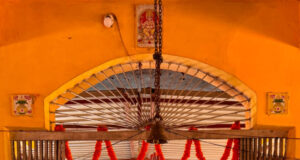 पर्यटन एवं संस्कृति मंत्री श्री राजेश अग्रवाल ने लखनपुर और अम्बिकापुर के माँ दुर्गा मंदिरों में पूजा-अर्चना कर प्रदेश की सुख-समृद्धि और खुशहाली की कामना की