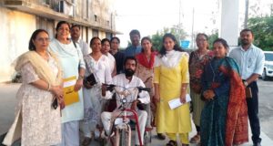 सेवा की कहानी : सीएम हेल्पलाइन 1076 पर शिकायत से दीपक पाल की समस्या का हुआ समाधान, मिली ट्राई साइकिल