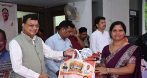 सेवा संकल्प अभियान के तहत मितानिन दीदियों का कैबिनेट मंत्री लखन लाल देवांगन ने किया सम्मान, जनसेवा में योगदान की सराहना की