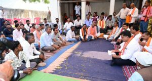उपमुख्यमंत्री विजय शर्मा ने ग्राम लोहझरी में ग्रामीणों के बीच बैठकर किया सीधा संवाद’