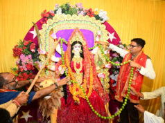 वित्त मंत्री श्री ओ.पी. चौधरी ने रायगढ़ के विभिन्न दुर्गा पूजा पंडालों में की पूजा-अर्चना, प्रदेशवासियों की सुख-समृद्धि की कामना