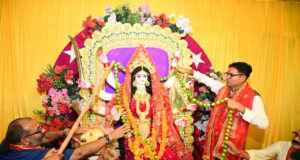 वित्त मंत्री श्री ओ.पी. चौधरी ने रायगढ़ के विभिन्न दुर्गा पूजा पंडालों में की पूजा-अर्चना, प्रदेशवासियों की सुख-समृद्धि की कामना