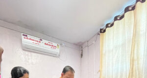निजी कार्यक्रम छोड़ केल्हारी बस दुर्घटना के घायलों से मिलने पहुंचे स्वास्थ्य मंत्री श्याम बिहारी जायसवाल