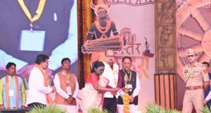 राष्ट्रपति श्रीमती द्रौपदी मुर्मु ने बस्तर दशहरा की अनूठी परंपराओं और जनजातीय संस्कृति की सराहना की