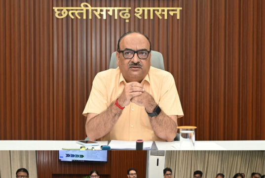 शासकीय योजनाओं के क्रियान्वयन और निर्माण कार्यों में तेजी लाई जाए : मुख्य सचिव श्री विकासशील