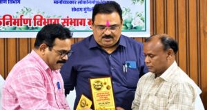 सेवानिवृत्ति के दिन ही पेंशन प्रकरण सौंपकर लोक निर्माण विभाग मुंगेली ने पेश की कार्यकुशलता की मिसाल