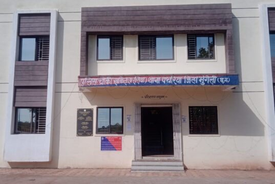 500 के लिए वृद्ध महिला की गला रेतकर हत्या, 6 दिन में खुला उमरिया का अंधा कत्ल—मोबाइल छुड़ाने पैसे मांगे, नहीं मिले तो गुस्से में हंसिया से कर दिया जानलेवा वार; नाबालिग आरोपी गिरफ्तार