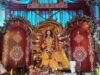 33 वर्षों से मां दुर्गा की आराधना का अटूट संकल्प, हर साल कठिनाइयों से जूझकर भी नहीं टूटती नव प्रभात दुर्गा उत्सव समिति की परंपरा, रायपुर रोड पर जसगीत, ढोलक और नगाड़ों की गूंज के बीच शिवाजी वार्डवासियों के सहयोग से निरंतर हो रही मां दुर्गा की भव्य आराधना