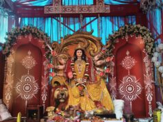 33 वर्षों से मां दुर्गा की आराधना का अटूट संकल्प, हर साल कठिनाइयों से जूझकर भी नहीं टूटती नव प्रभात दुर्गा उत्सव समिति की परंपरा, रायपुर रोड पर जसगीत, ढोलक और नगाड़ों की गूंज के बीच शिवाजी वार्डवासियों के सहयोग से निरंतर हो रही मां दुर्गा की भव्य आराधना