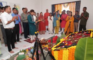 विजयादशमी पर पुलिस लाइन में एसएसपी भोजराम पटेल ने किया शस्त्र एवं वाहन पूजन, पुलिस बल ने जनसेवा और सुरक्षा का लिया संकल्प